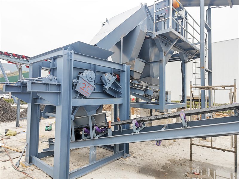 大塊瀝青破碎機(jī)(圖3) 大塊瀝青破碎機(jī)(圖3)