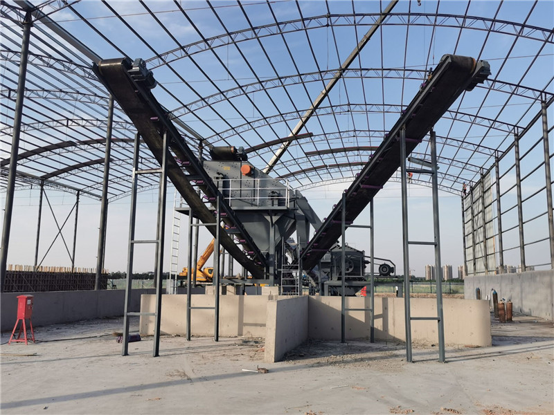 錫寶重工員工們冒著高溫在江蘇淮安客戶現(xiàn)場進(jìn)行設(shè)備安裝(圖3) 錫寶重工員工們冒著高溫在江蘇淮安客戶現(xiàn)場進(jìn)行設(shè)備安裝(圖3)