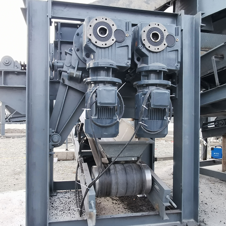 大塊瀝青破碎機(jī)(圖7) 大塊瀝青破碎機(jī)(圖7)